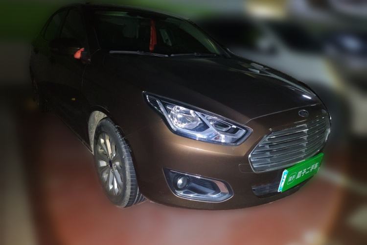 Used Ford Escort 2015 1.5L Automatic Fashion Model Front Right 45 Deg