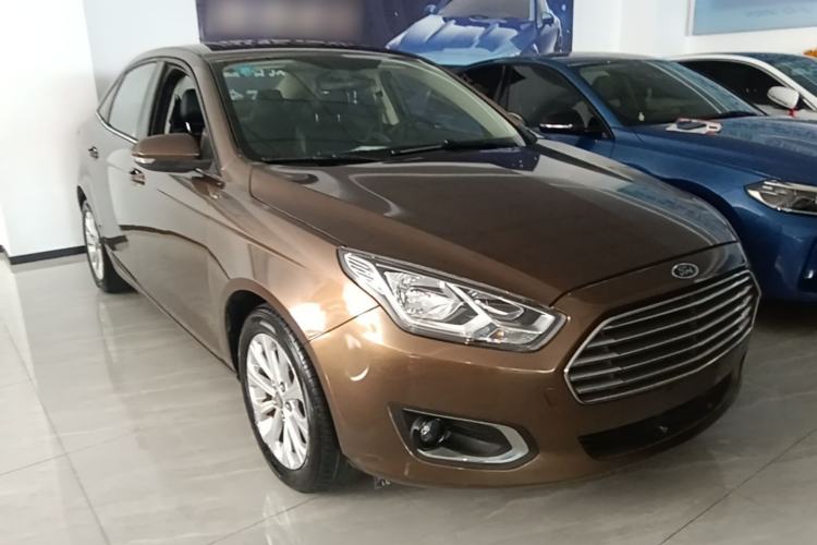 Used Ford Escort 2015 1.5L Automatic Fashion Model Front Right 45 Deg