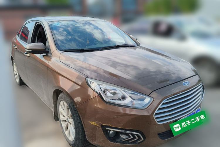 Used Ford Escort 2015 1.5L Automatic Fashion Model Front Right 45 Deg