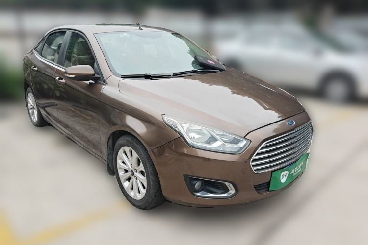 Used Ford Escort 2015 1.5L Manual Fashion Edition Front Right 45 Deg