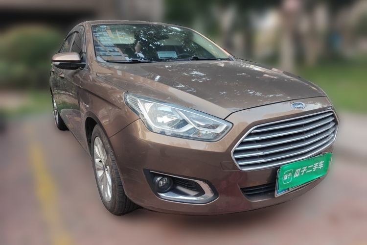 Used Ford Escort 2015 1.5L Automatic Fashion Model Front Right 45 Deg