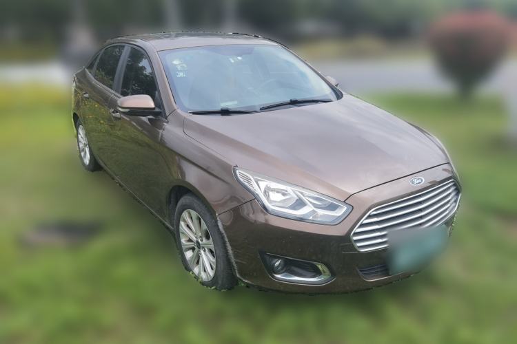 Used Ford Escort 2015 1.5L Automatic Fashion Model Front Right 45 Deg