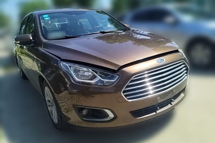 Used Ford Escort 2015 1.5L Automatic Fashion Model Front Right 45 Deg
