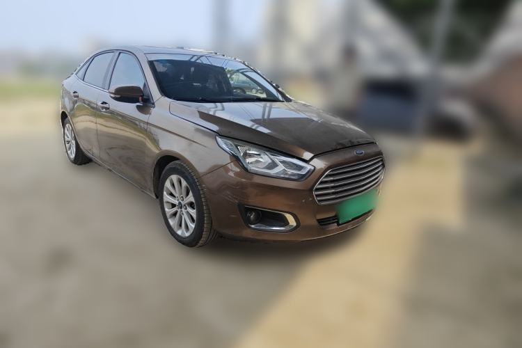 Used Ford Escort 2015 1.5L Manual Fashion Edition Front Right 45 Deg