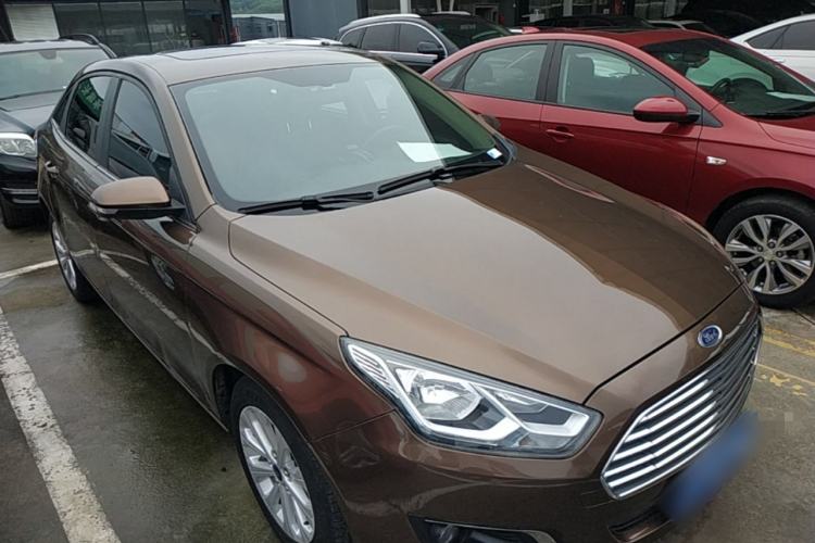 Used Ford Escort 2015 1.5L Automatic Fashion Model Front Right 45 Deg