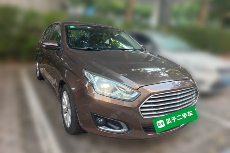 Used Ford Escort 2015 1.5L Automatic Fashion Model Front Right 45 Deg