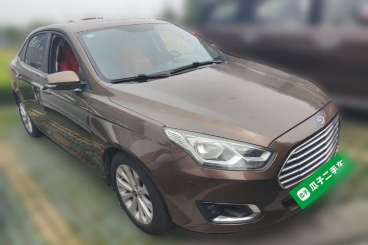 Used Ford Escort 2015 1.5L Manual Fashion Edition Front Right 45 Deg