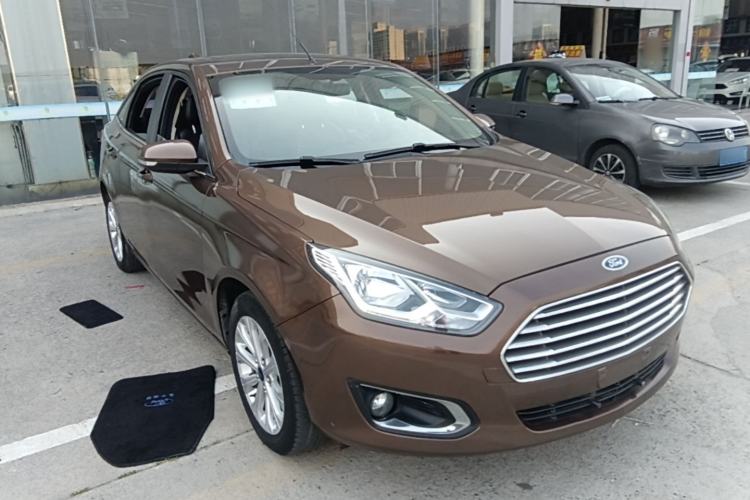 Used Ford Escort 2015 1.5L Automatic Fashion Model Front Right 45 Deg