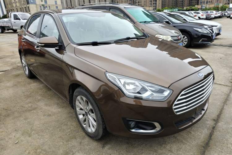 Used Ford Escort 2015 1.5L Automatic Fashion Model Front Right 45 Deg