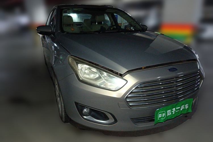 Used Ford Escort 2015 1.5L Manual Fashion Edition Front Right 45 Deg