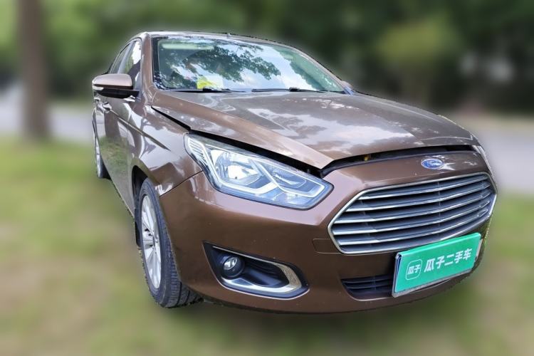 Used Ford Escort 2015 1.5L Automatic Fashion Model Front Right 45 Deg