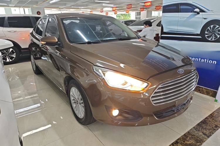 Used Ford Escort 2015 1.5L Manual Comfort Model Front Right 45 Deg