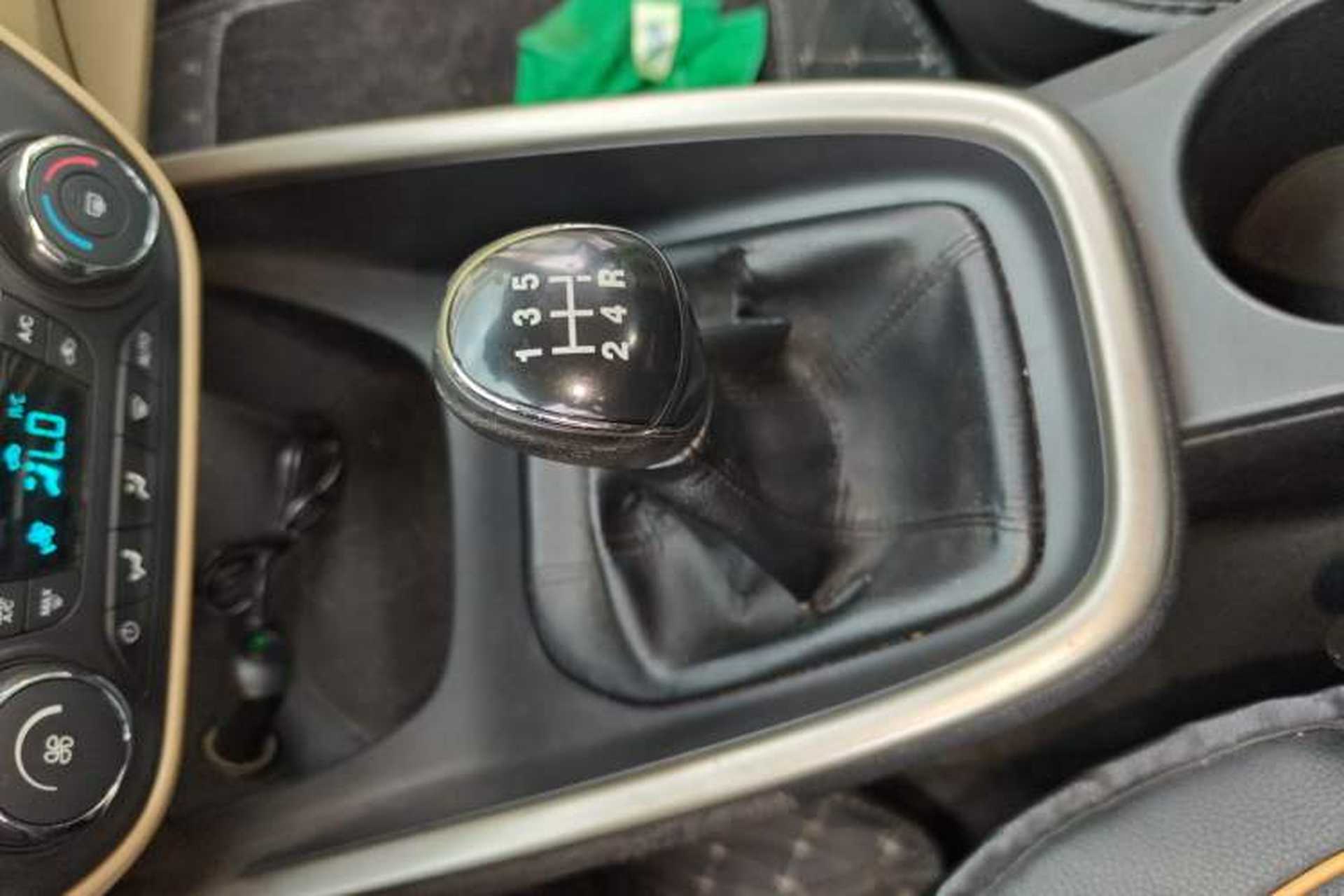 Used Ford Escort 2015 1.5L Manual Fashion Edition Gear Lever