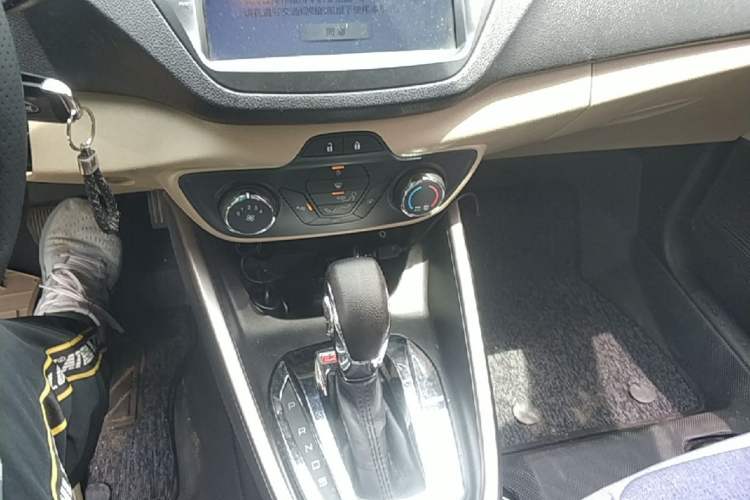 Used Ford Escort 2015 1.5L Automatic Comfort Edition Gear Lever