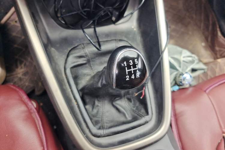 Used Ford Escort 2015 1.5L Manual Comfort Model Gear Lever