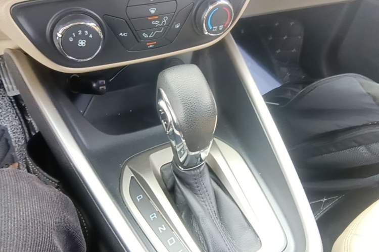 Used Ford Escort 2015 1.5L Automatic Comfort Edition Gear Lever