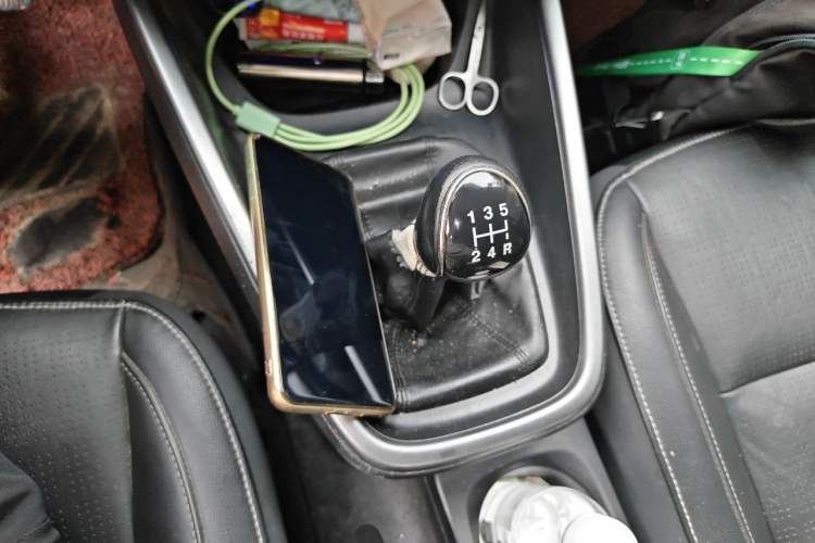 Used Ford Escort 2015 1.5L Manual Fashion Edition Gear Lever