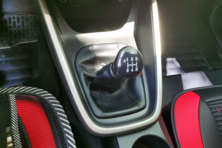 Used Ford Escort 2015 1.5L Manual Comfort Model Gear Lever