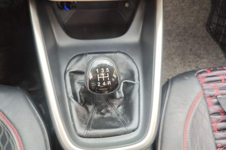 Used Ford Escort 2015 1.5L Manual Comfort Model Gear Lever