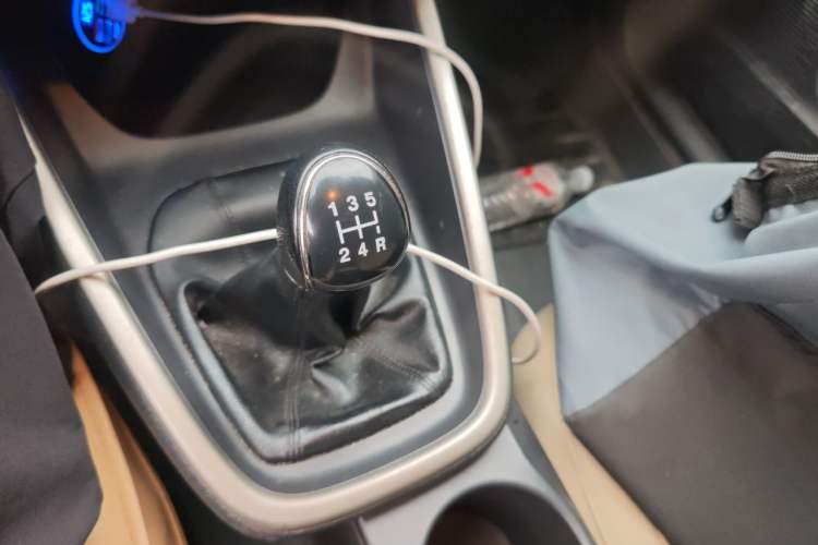 Used Ford Escort 2015 1.5L Manual Fashion Edition Gear Lever