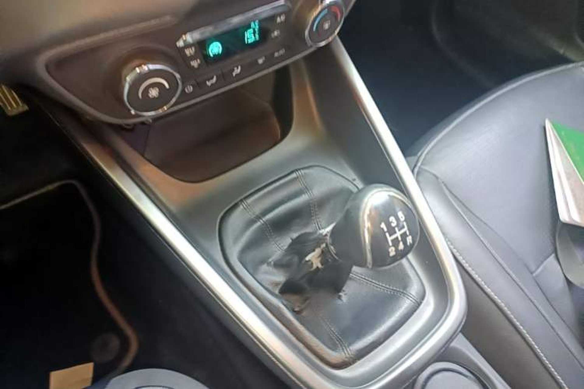 Used Ford Escort 2015 1.5L Manual Fashion Edition Gear Lever