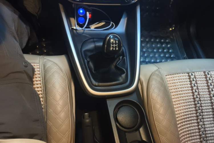 Used Ford Escort 2015 1.5L Manual Comfort Model Gear Lever
