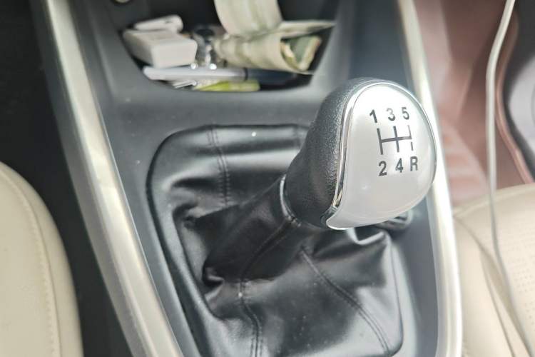 Used Ford Escort 2015 1.5L Manual Fashion Edition Gear Lever