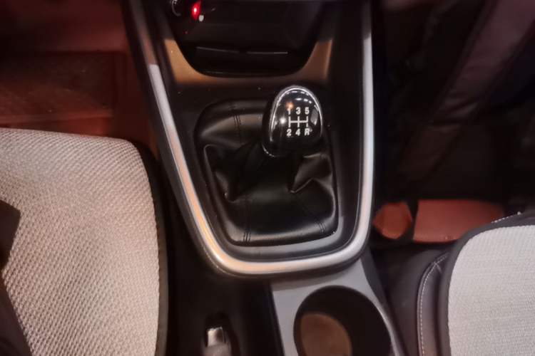 Used Ford Escort 2015 1.5L Manual Fashion Edition Gear Lever