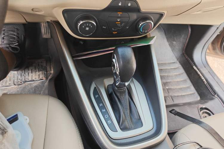 Used Ford Escort 2015 1.5L Automatic Comfort Edition Gear Lever