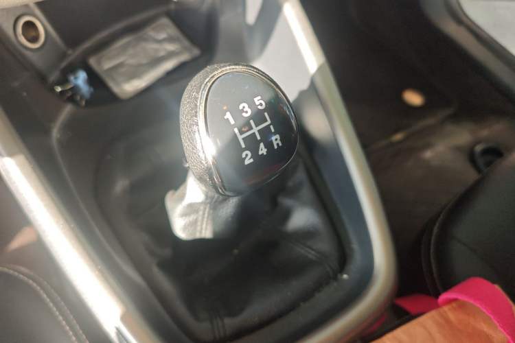 Used Ford Escort 2015 1.5L Manual Comfort Model Gear Lever