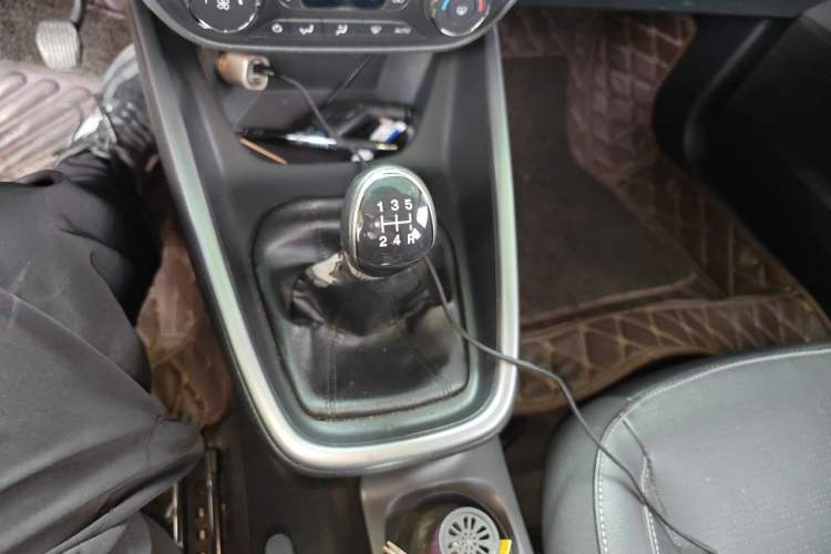 Used Ford Escort 2015 1.5L Manual Fashion Edition Gear Lever