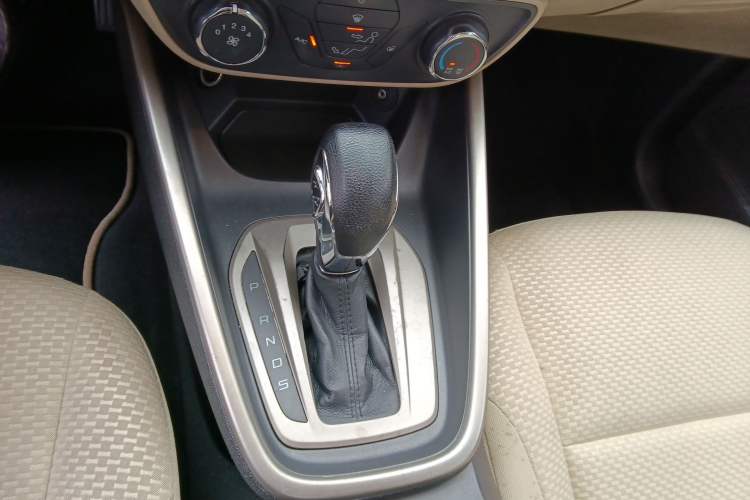 Used Ford Escort 2015 1.5L Automatic Comfort Edition Gear Lever