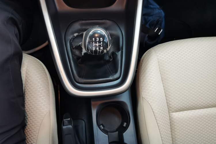 Used Ford Escort 2015 1.5L Manual Comfort Model Gear Lever