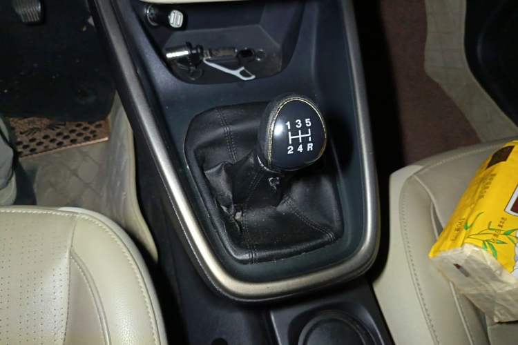 Used Ford Escort 2015 1.5L Manual Fashion Edition Gear Lever
