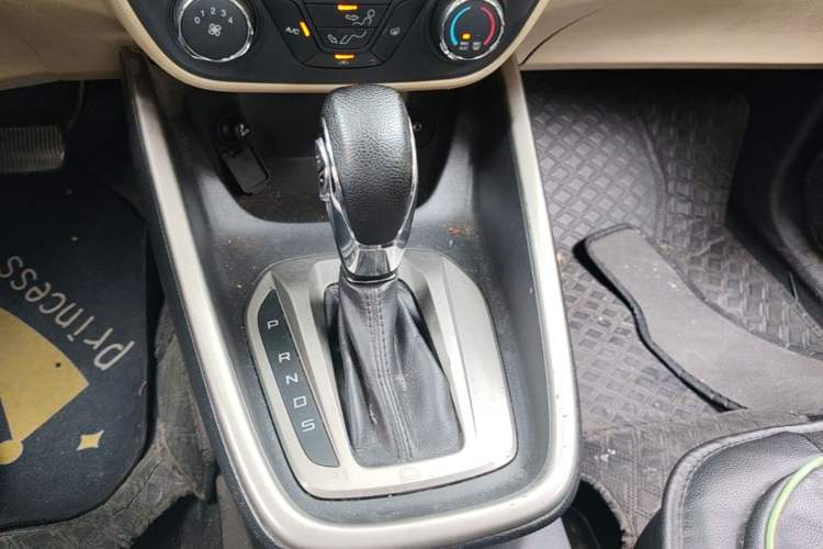 Used Ford Escort 2015 1.5L Automatic Comfort Edition Gear Lever