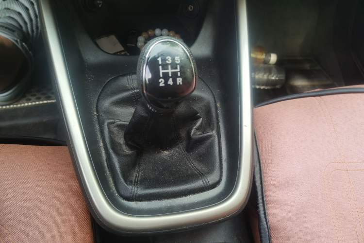 Used Ford Escort 2015 1.5L Manual Comfort Model Gear Lever