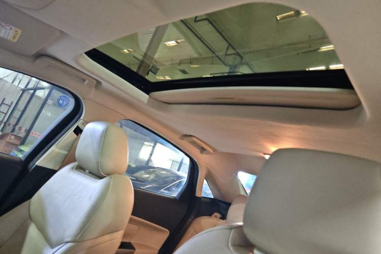 Used Ford Escort 2015 1.5L Automatic Fashion Model Headliner