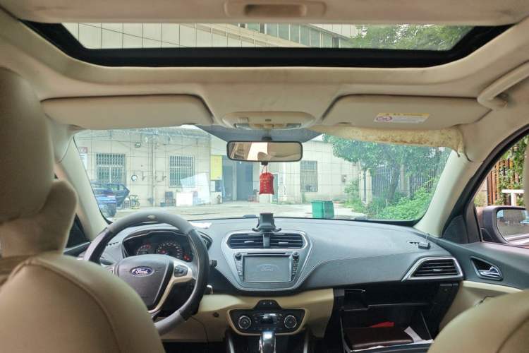 Used Ford Escort 2015 1.5L Automatic Fashion Model Headliner