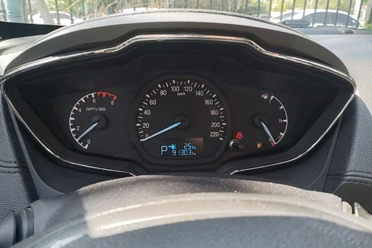 Used Ford Escort 2015 1.5L Automatic Fashion Model Instrument Cluster