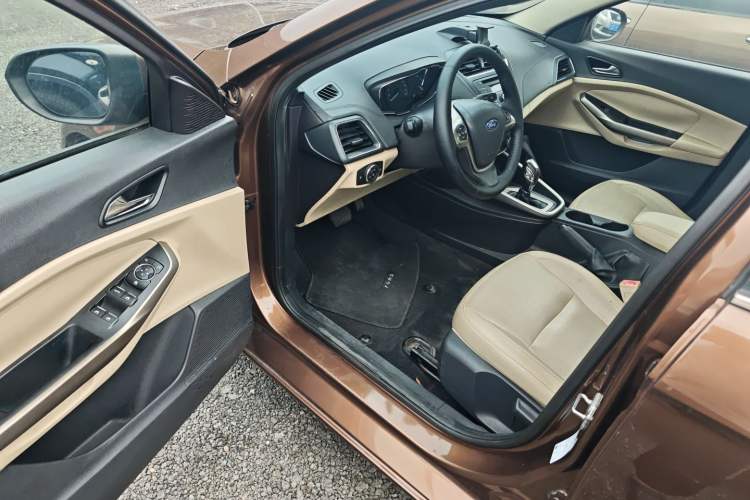 Used Ford Escort 2015 1.5L Automatic Fashion Model Interior 3