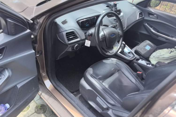 Used Ford Escort 2015 1.5L Automatic Fashion Model Interior 3