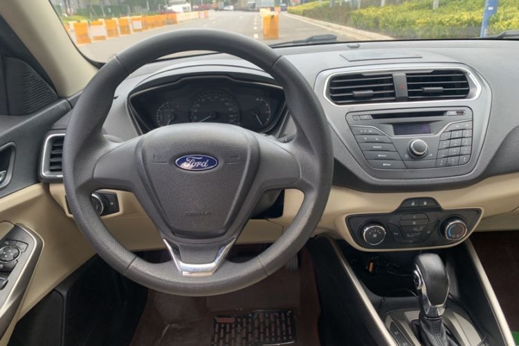 Used Ford Escort 2015 1.5L Automatic Comfort Edition Interior 4