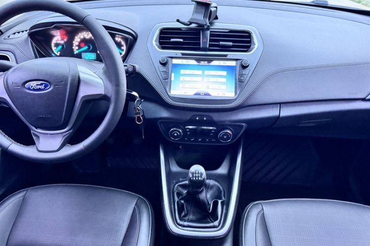 Used Ford Escort 2015 1.5L Manual Fashion Edition Interior 8