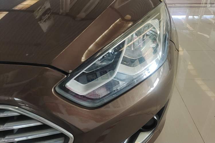 Used Ford Escort 2015 1.5L Automatic Fashion Model Left Front Headlight