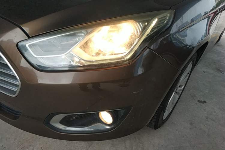 Used Ford Escort 2015 1.5L Automatic Fashion Model Left Front Headlight