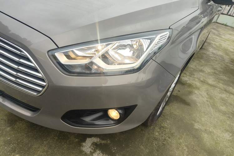 Used Ford Escort 2015 1.5L Automatic Comfort Edition Left Front Headlight