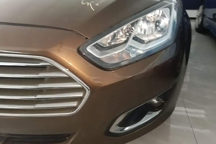 Used Ford Escort 2015 1.5L Automatic Fashion Model Left Front Headlight