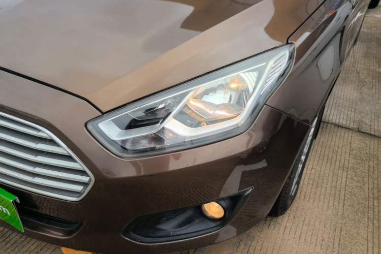 Used Ford Escort 2015 1.5L Automatic Comfort Edition Left Front Headlight
