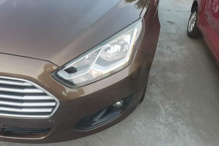 Used Ford Escort 2015 1.5L Automatic Comfort Edition Left Front Headlight