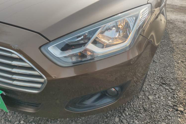 Used Ford Escort 2015 1.5L Automatic Comfort Edition Left Front Headlight